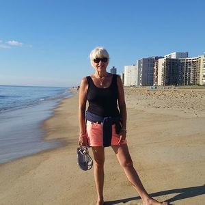 Meet your Posher, Gloria